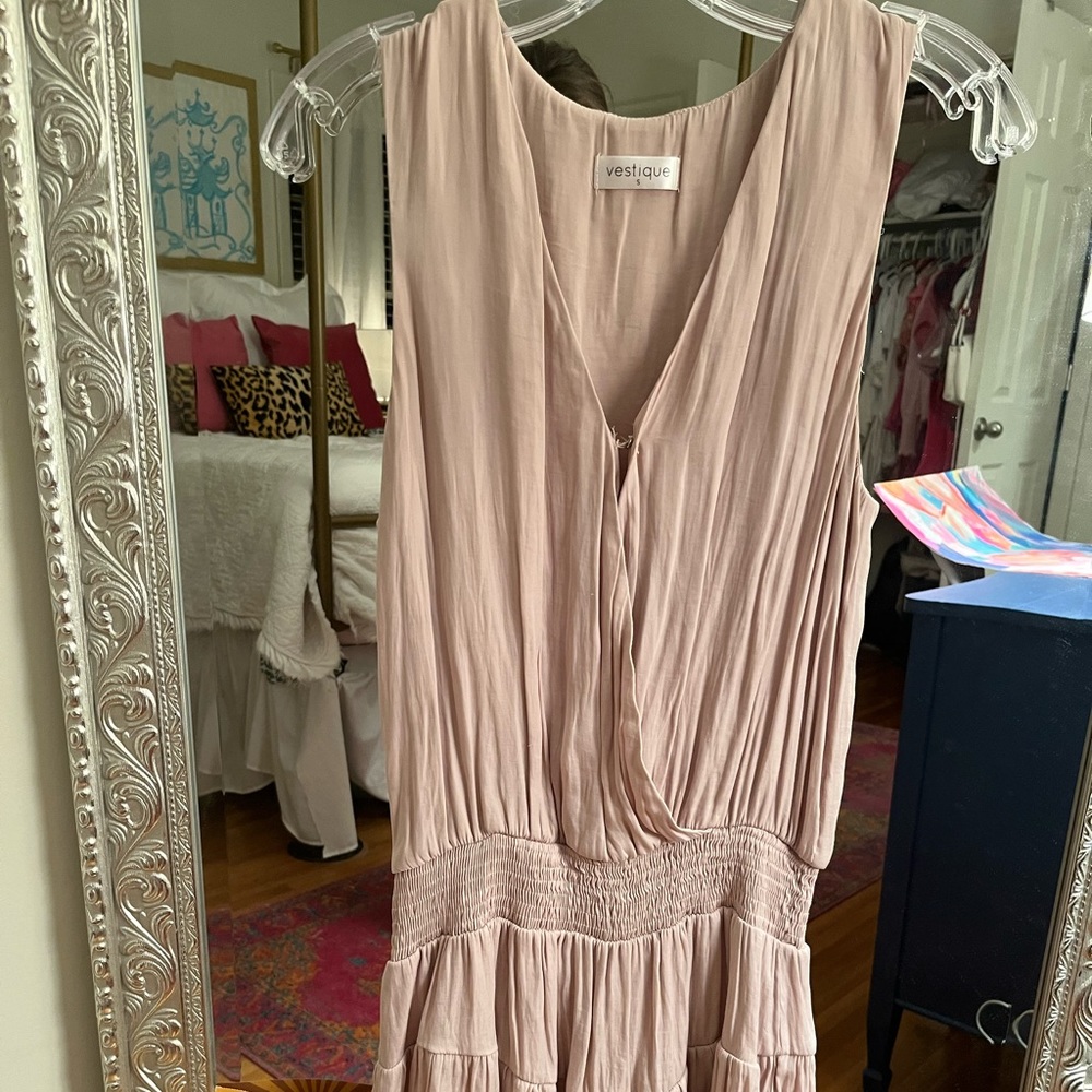 Vestique dress, button is loose but easy to sew tighter! Size small